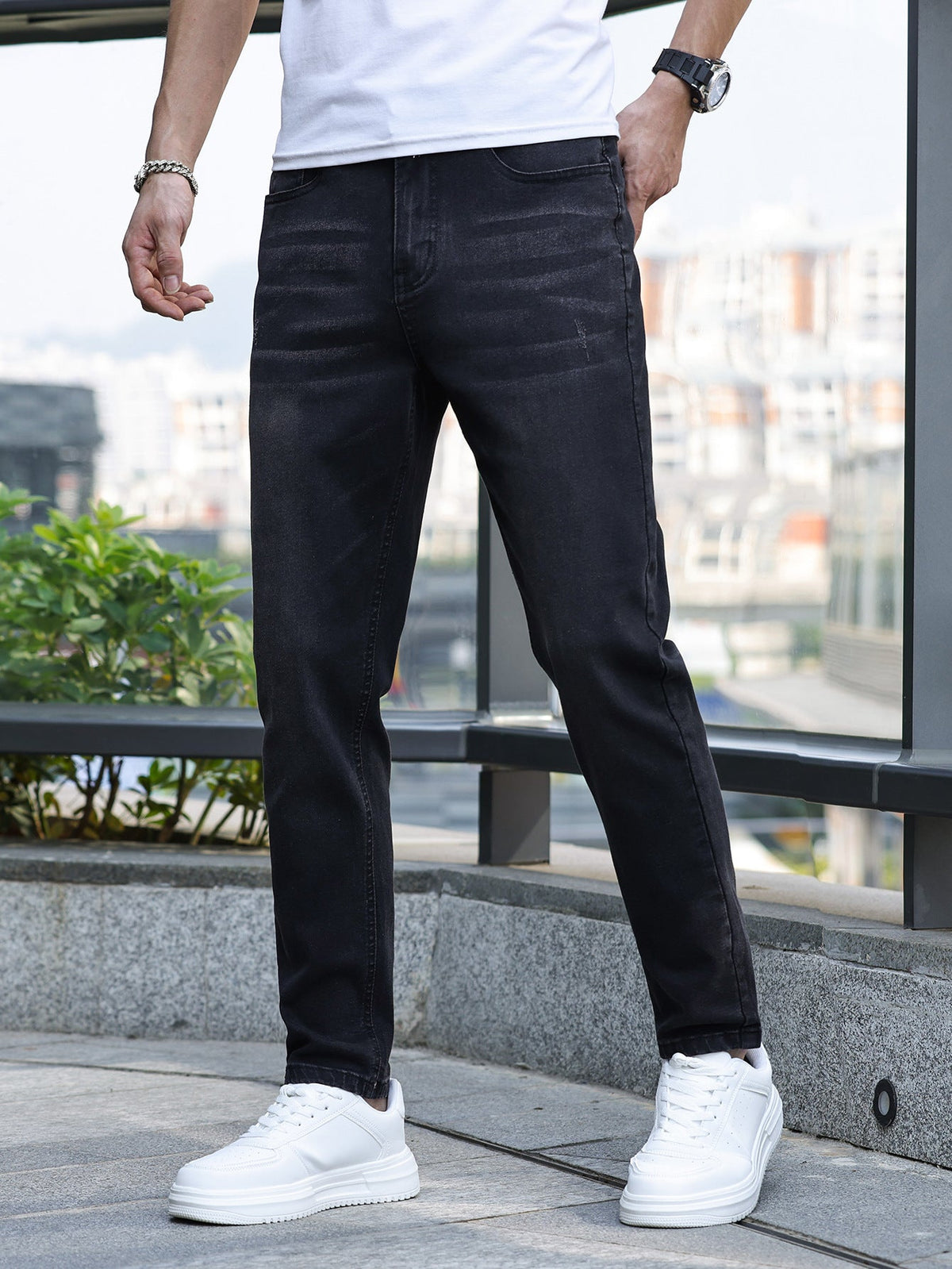 Men's Classic Medium-Stretch Denim Jeans