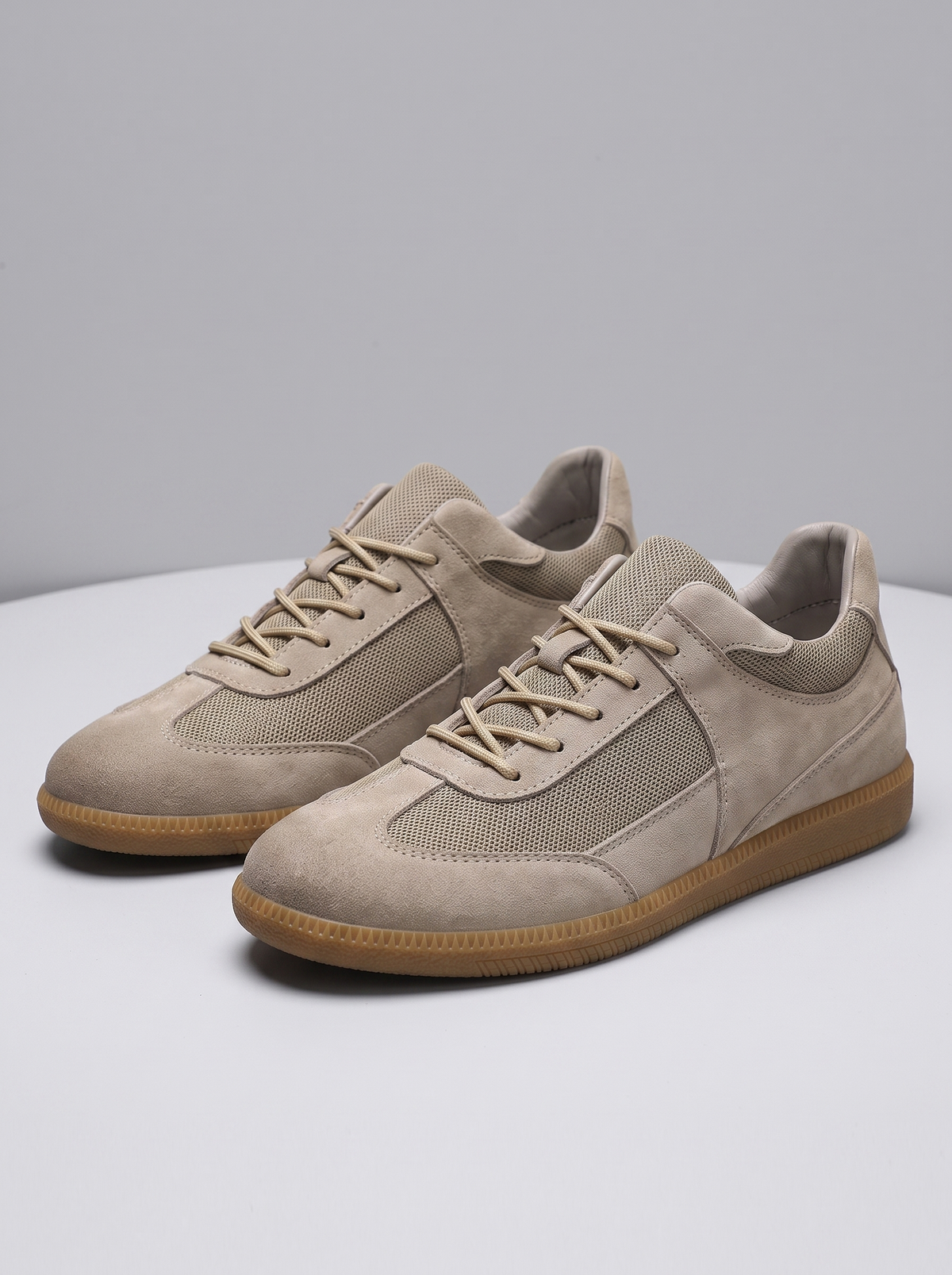 Retro Men's Summer Sneakers in khaki, three-quarter front view