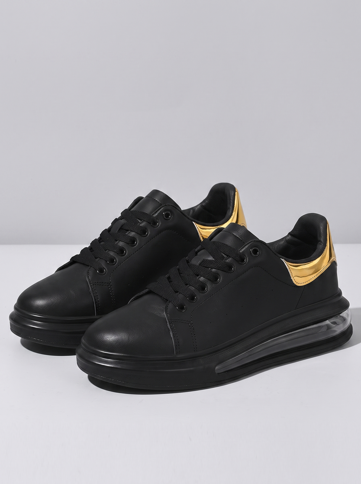 Benjamin zwarte sneakers met gouden hiel paar