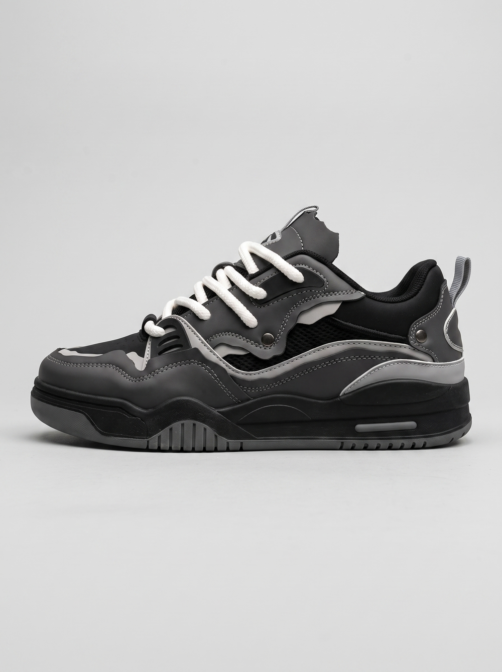 Daily zwarte chunky sneaker zijaanzicht