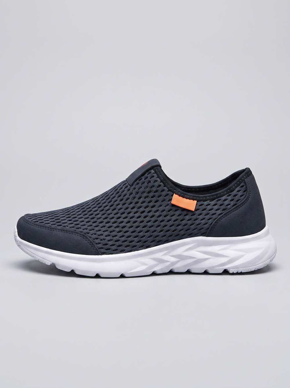 SlipOn donkerblauwe mesh instapper zijaanzicht