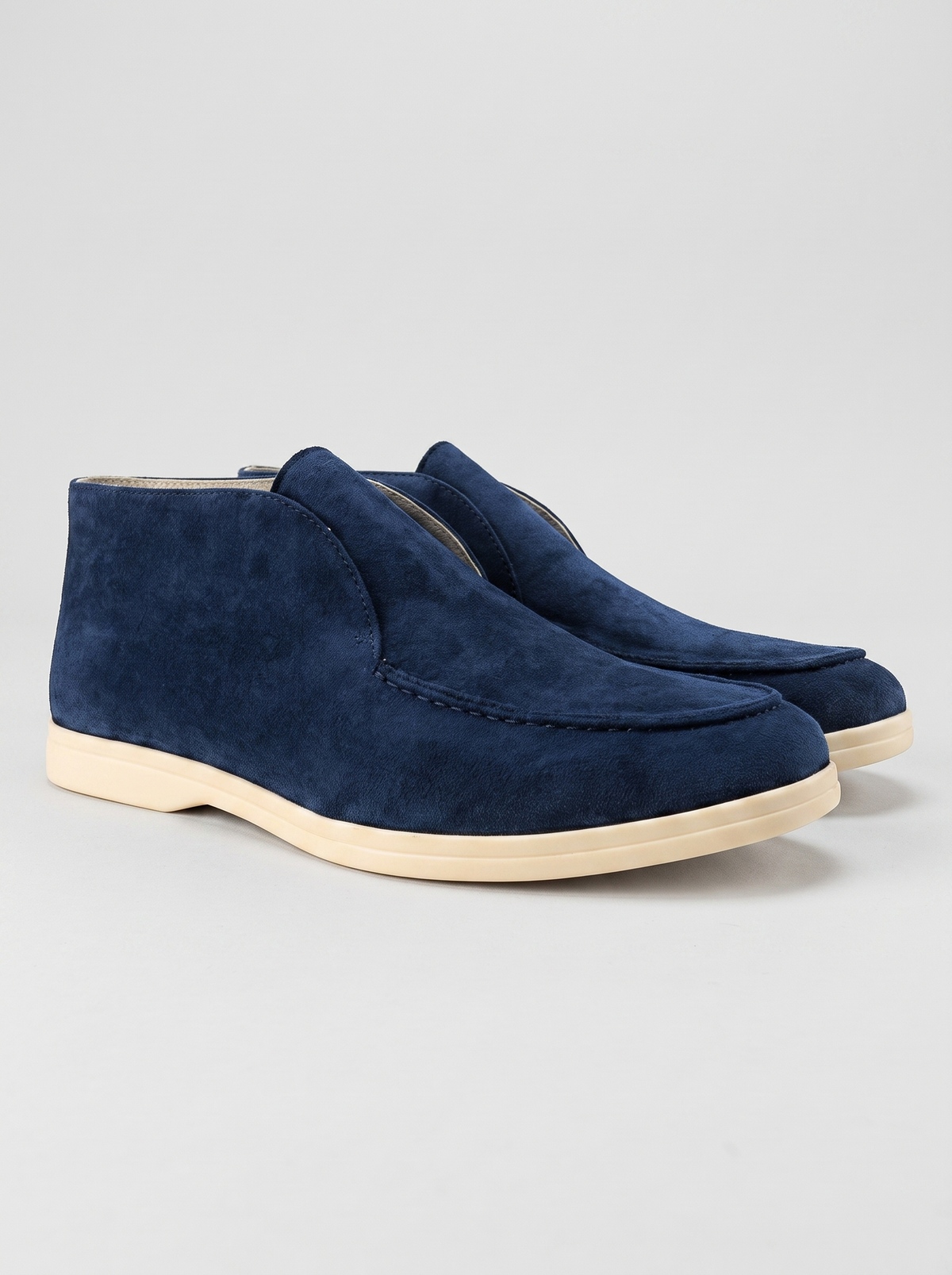 Mariner marineblauwe suede loafers paar driekwart