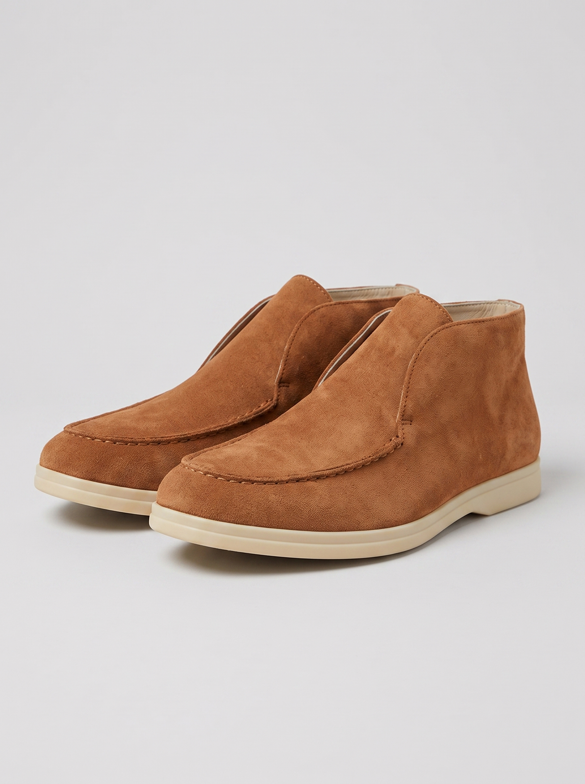 Mariner caramel suede loafers paar driekwart