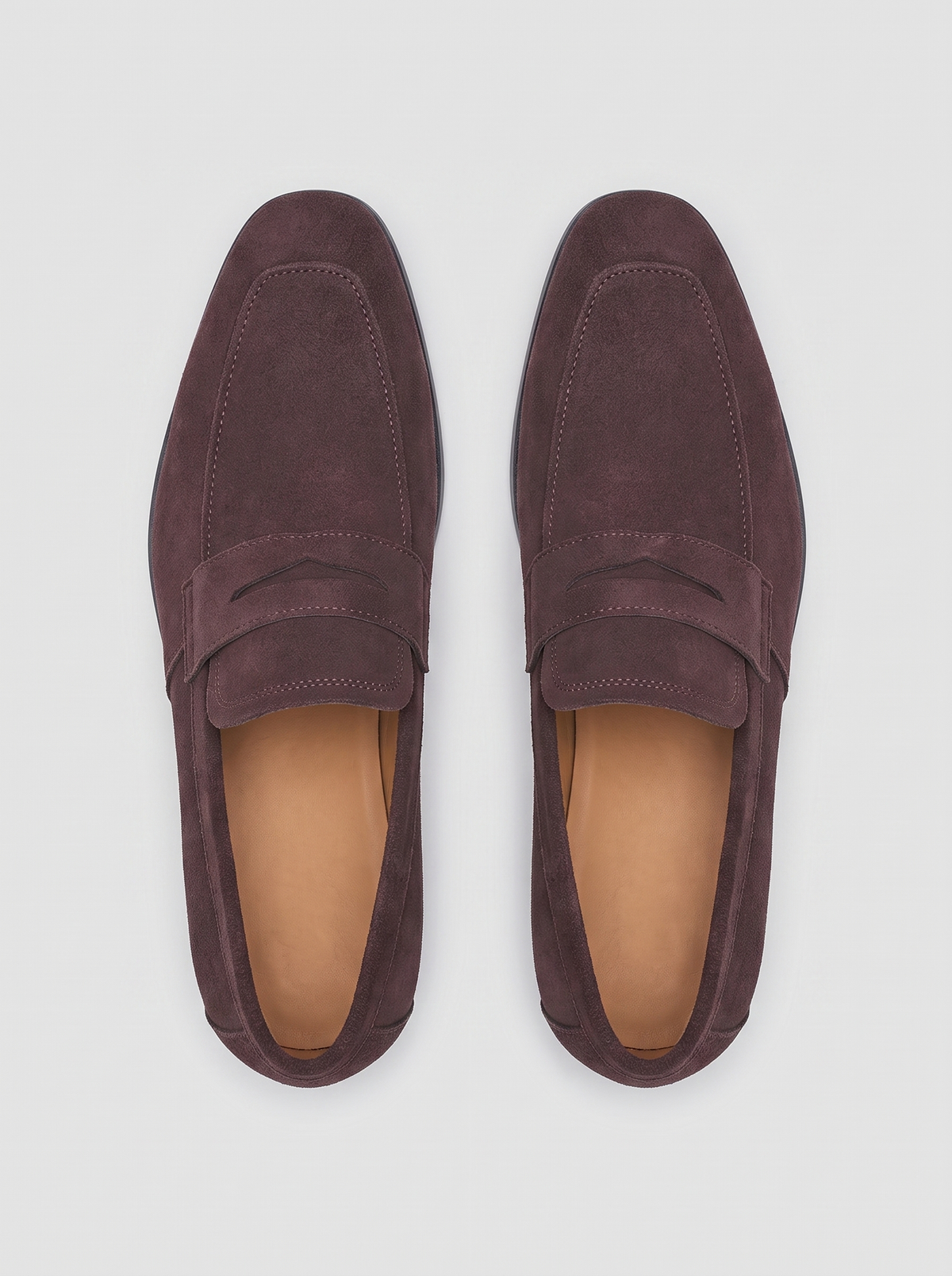 Classic bordeauxbruine suede loafers bovenaanzicht