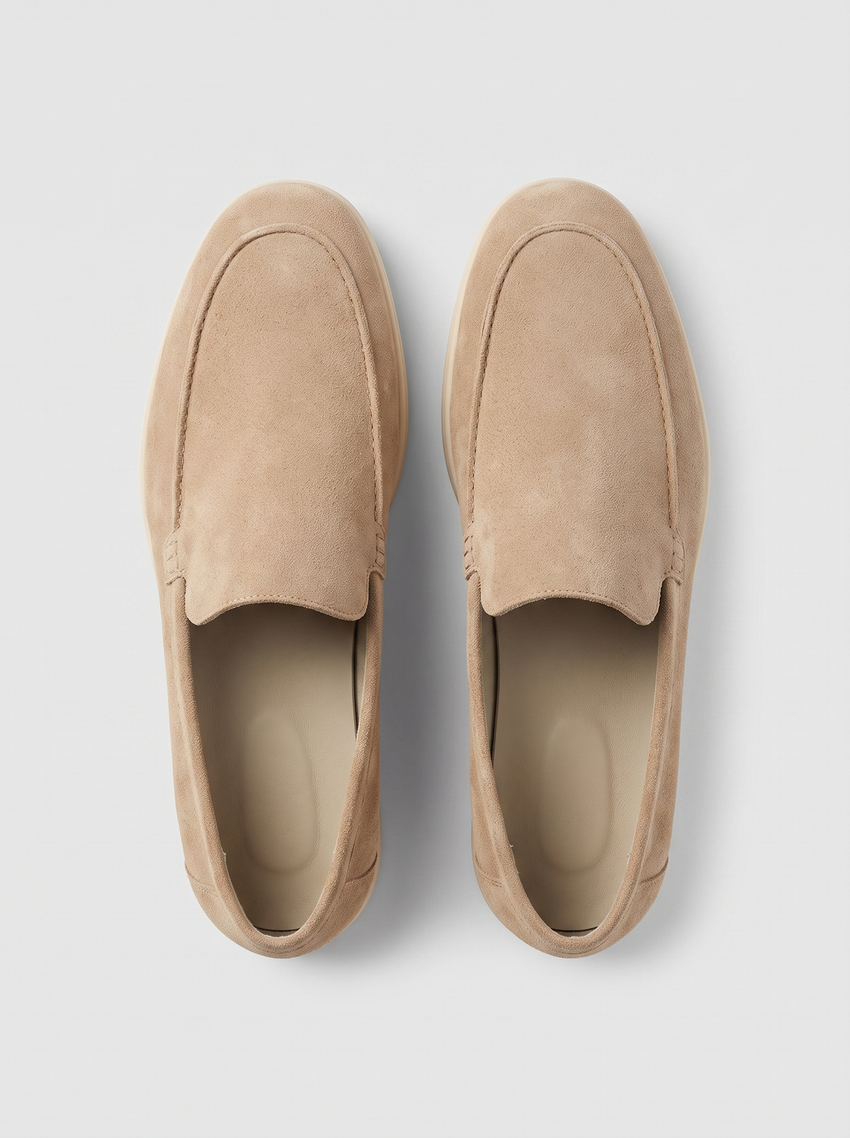 Comfort lichtbruine suede loafers bovenaanzicht