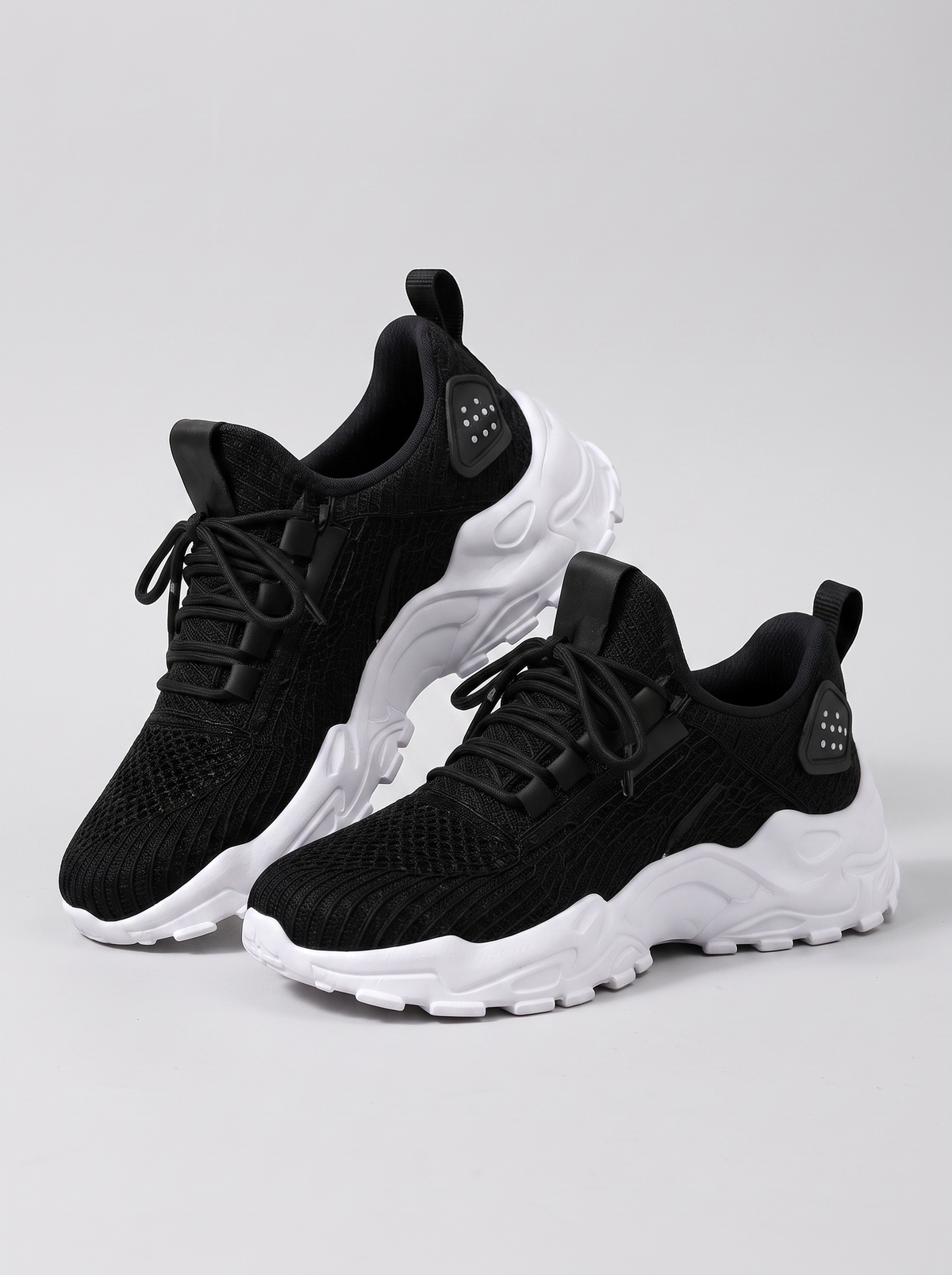 Women's cozy airy sneakers, pair, three-quarter view